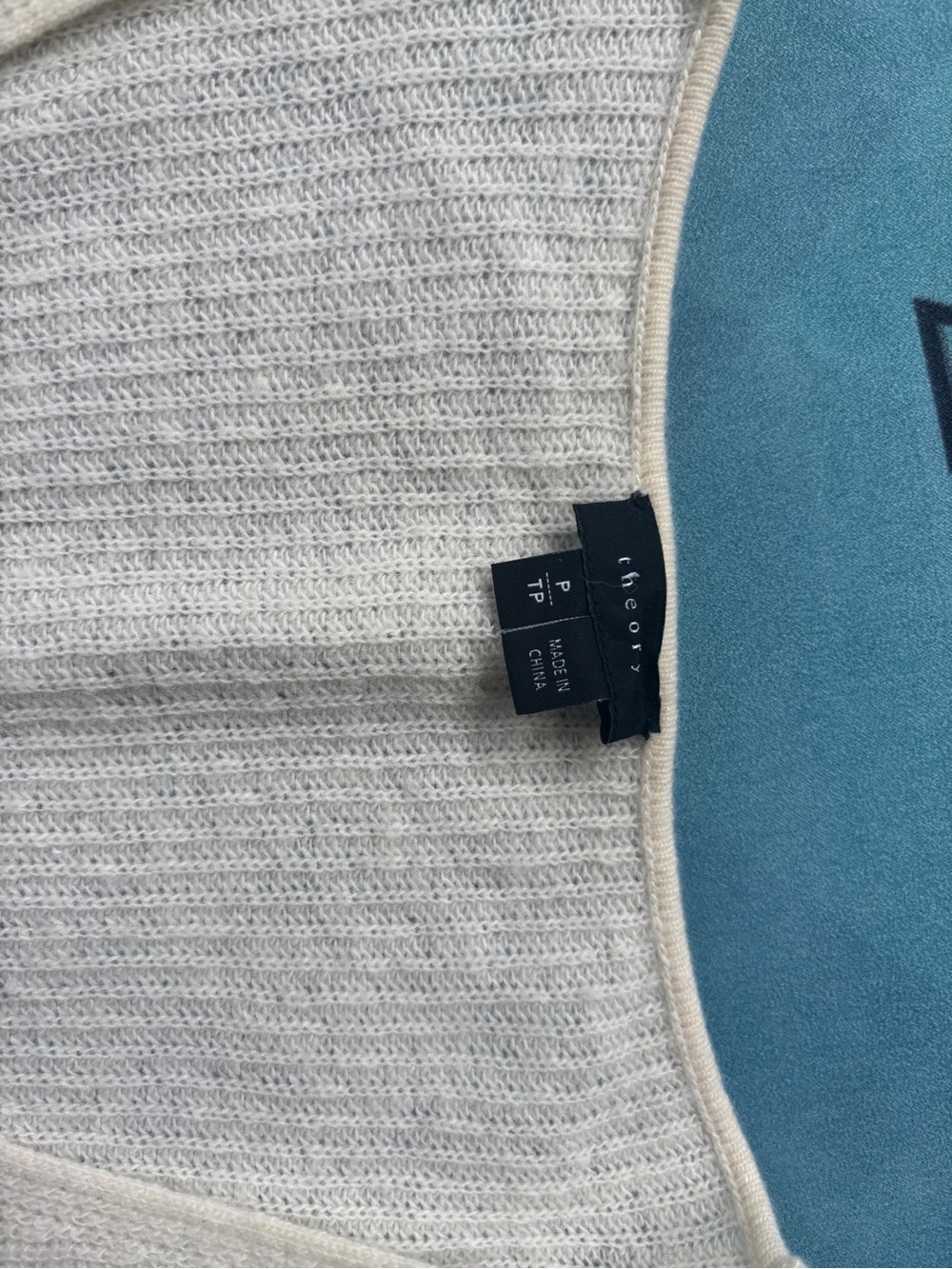 Theory 100% wool V-Neck Ribbed Sweater - P/TP - Picture 2 of 4
